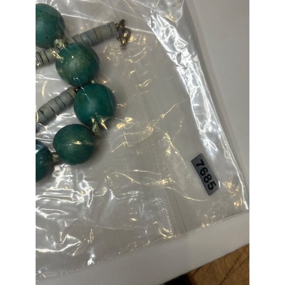 wOODEN Beaded Necklace With Large Green Beads & Blue Accents 20 Inches Long - Picture 7 of 8